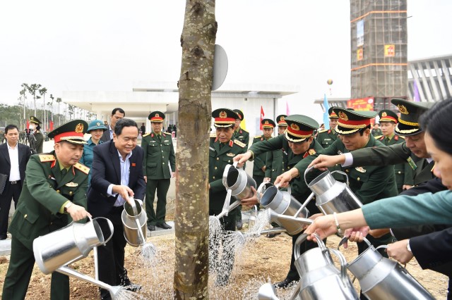 PHÓ CHỦ TỊCH THƯỜNG TRỰC QUỐC HỘI TRẦN THANH MẪN DỰ LỄ PHÁT ĐỘNG “TẾT TRỒNG CÂY ĐỜI ĐỜI NHỚ ƠN BÁC HỒ” XUÂN GIÁP THÌN 2024